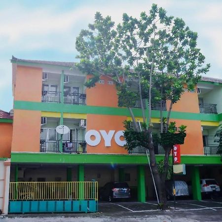 Oyo 338 Guest House Omah Manahan Syariah Surakarta  Экстерьер фото