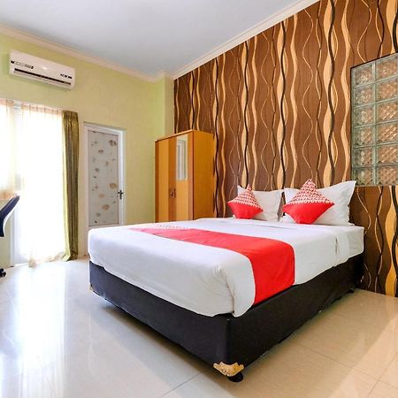 Oyo 338 Guest House Omah Manahan Syariah Surakarta  Экстерьер фото