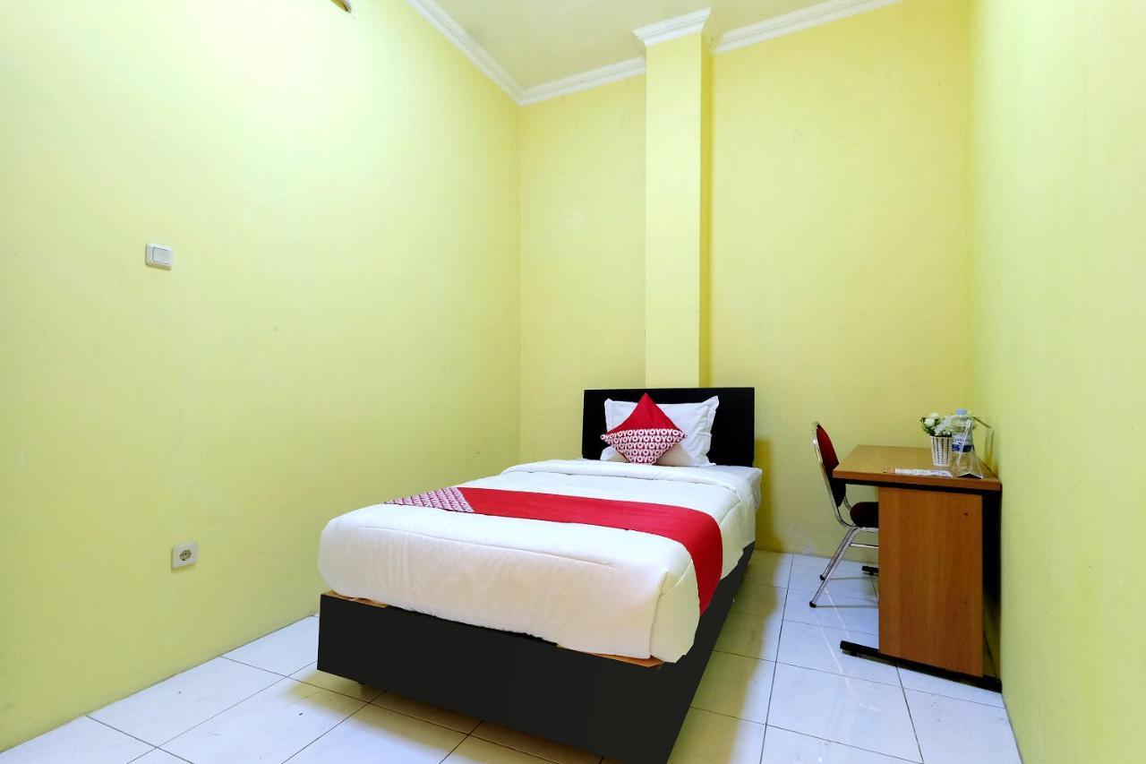 Oyo 338 Guest House Omah Manahan Syariah Surakarta  Экстерьер фото