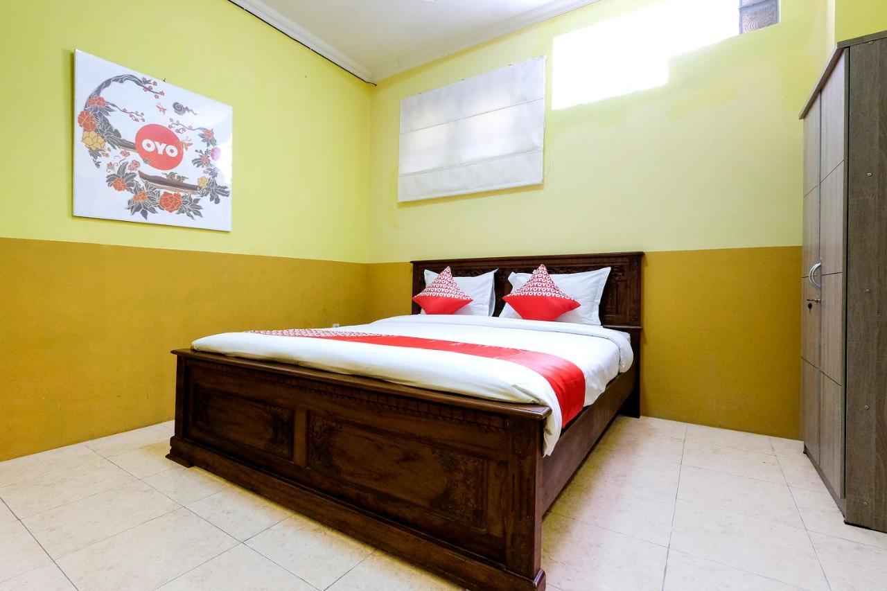 Oyo 338 Guest House Omah Manahan Syariah Surakarta  Экстерьер фото