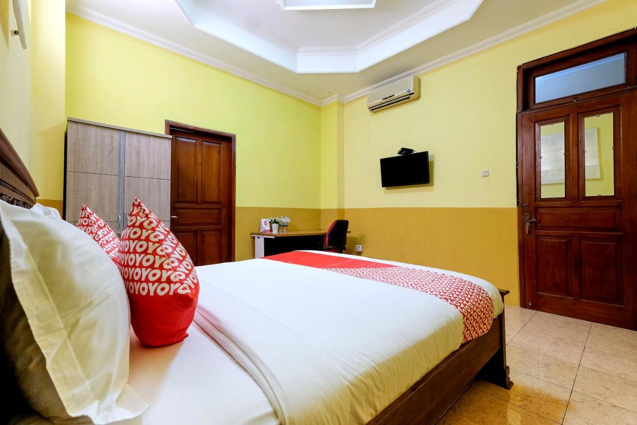 Oyo 338 Guest House Omah Manahan Syariah Surakarta  Экстерьер фото