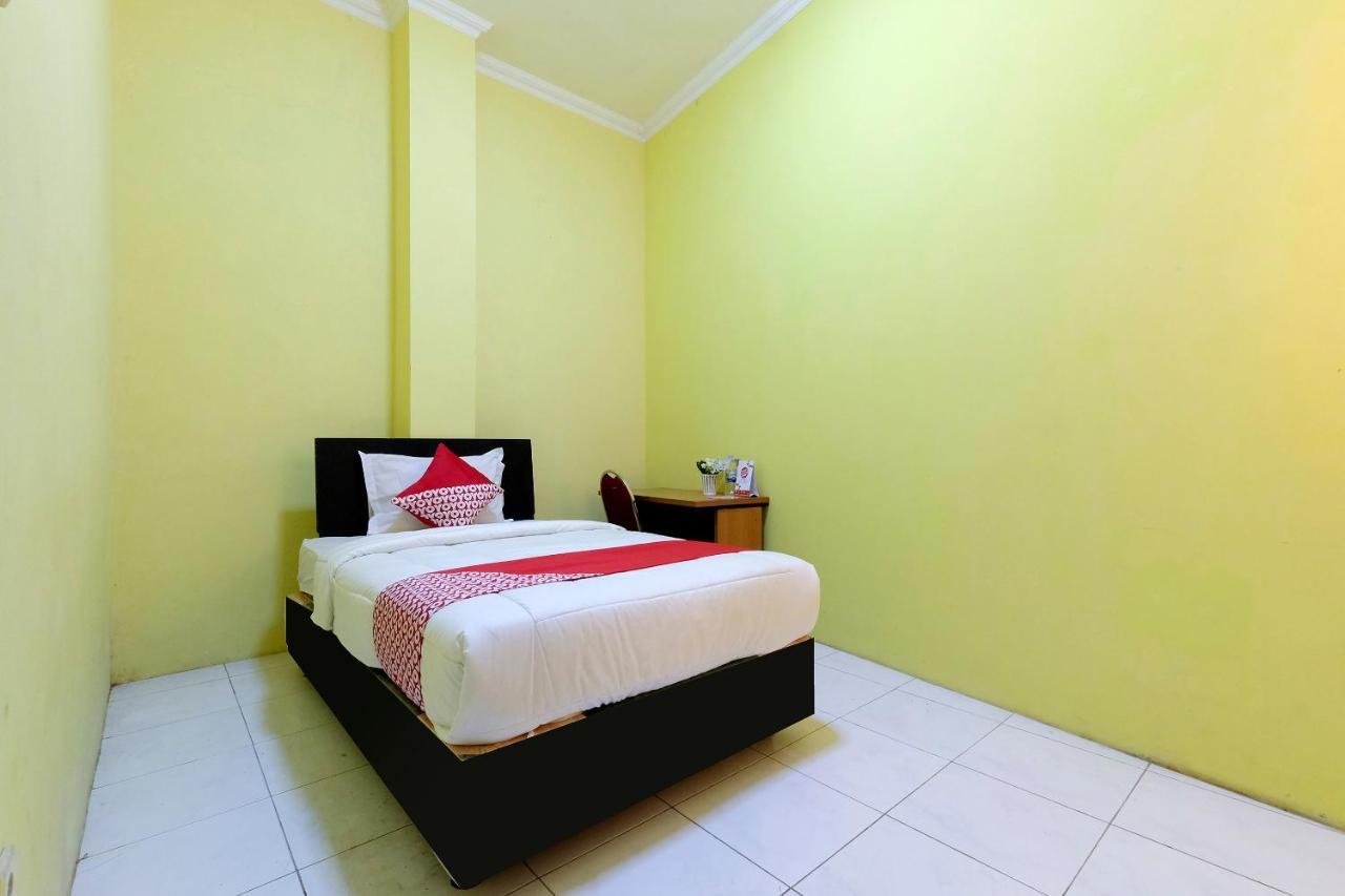 Oyo 338 Guest House Omah Manahan Syariah Surakarta  Экстерьер фото