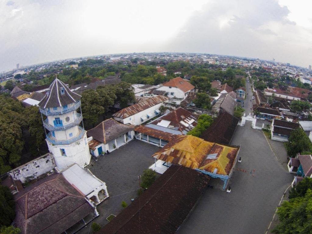 Oyo 338 Guest House Omah Manahan Syariah Surakarta  Экстерьер фото