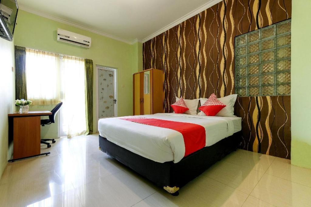 Oyo 338 Guest House Omah Manahan Syariah Surakarta  Экстерьер фото