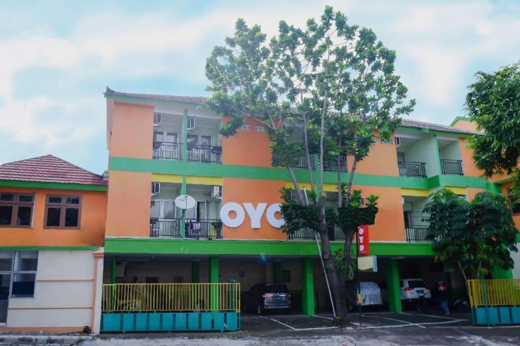 Oyo 338 Guest House Omah Manahan Syariah Surakarta  Экстерьер фото