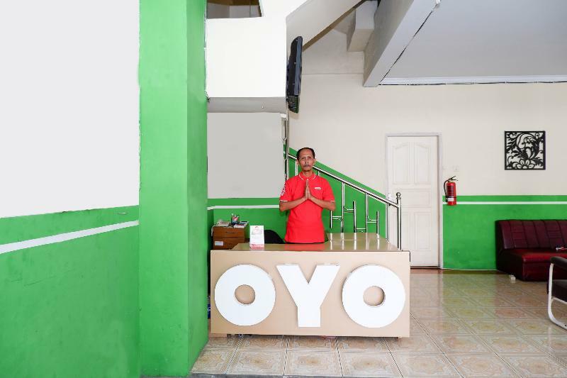 Oyo 338 Guest House Omah Manahan Syariah Surakarta  Экстерьер фото