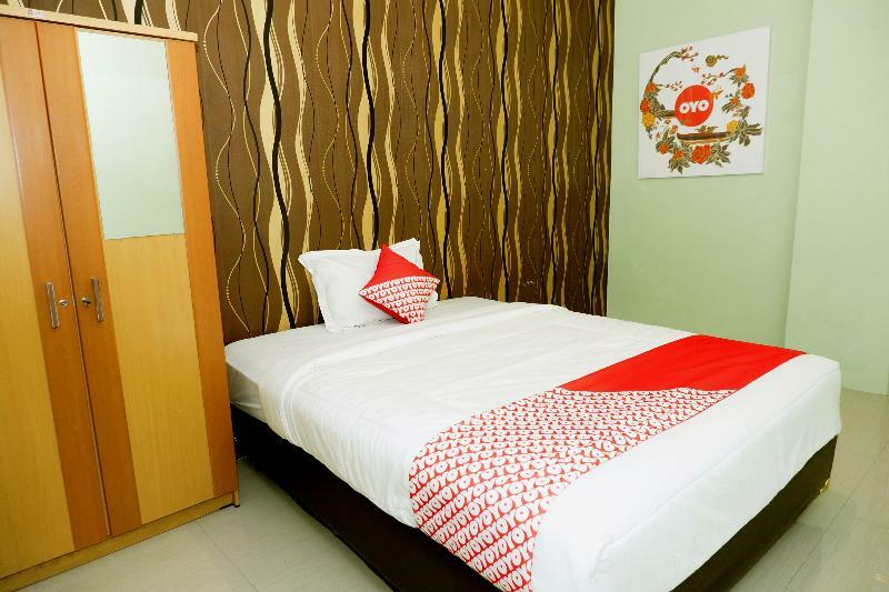 Oyo 338 Guest House Omah Manahan Syariah Surakarta  Экстерьер фото