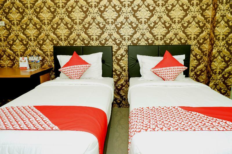 Oyo 338 Guest House Omah Manahan Syariah Surakarta  Экстерьер фото