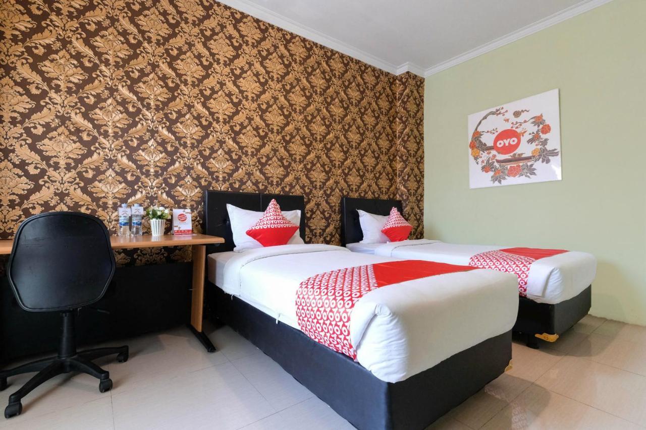 Oyo 338 Guest House Omah Manahan Syariah Surakarta  Экстерьер фото