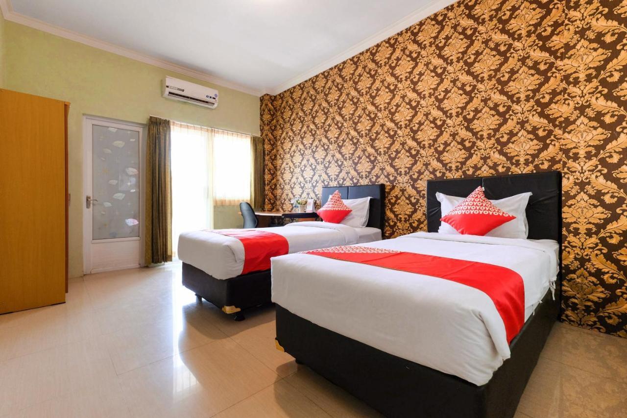 Oyo 338 Guest House Omah Manahan Syariah Surakarta  Экстерьер фото