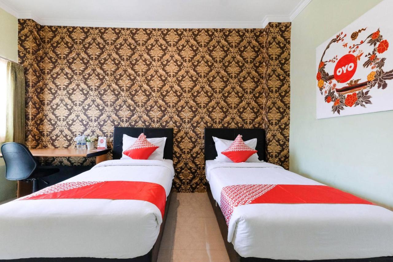 Oyo 338 Guest House Omah Manahan Syariah Surakarta  Экстерьер фото