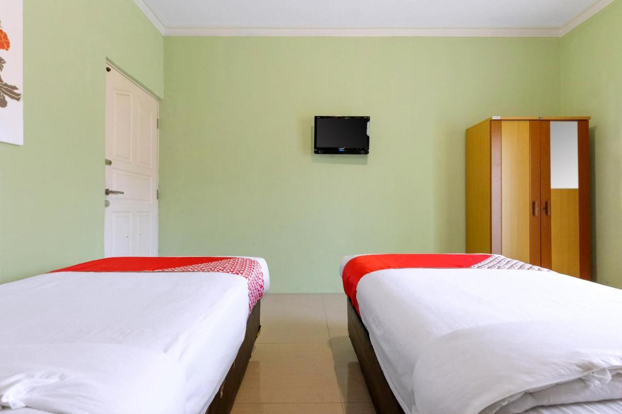 Oyo 338 Guest House Omah Manahan Syariah Surakarta  Экстерьер фото