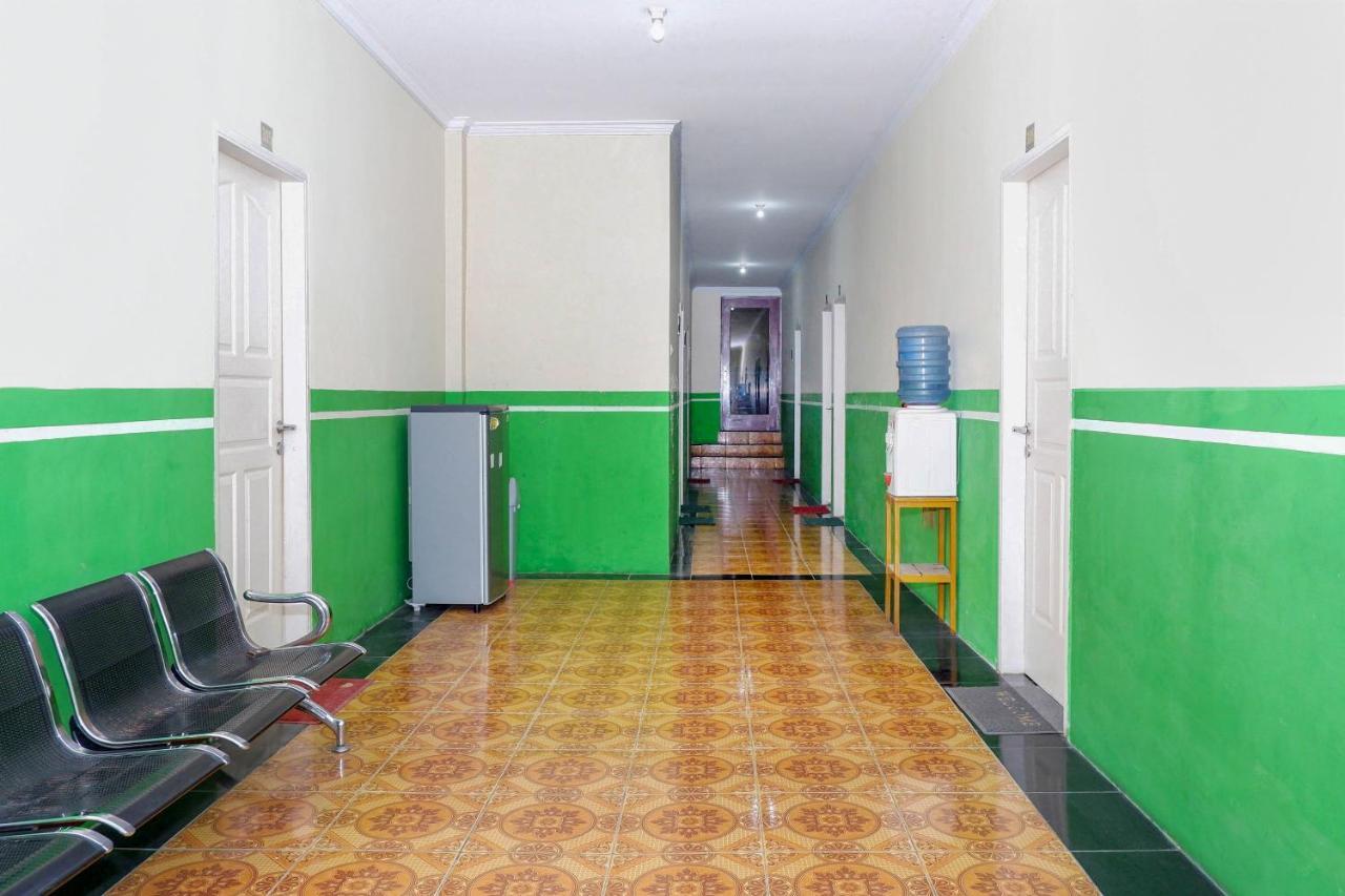 Oyo 338 Guest House Omah Manahan Syariah Surakarta  Экстерьер фото
