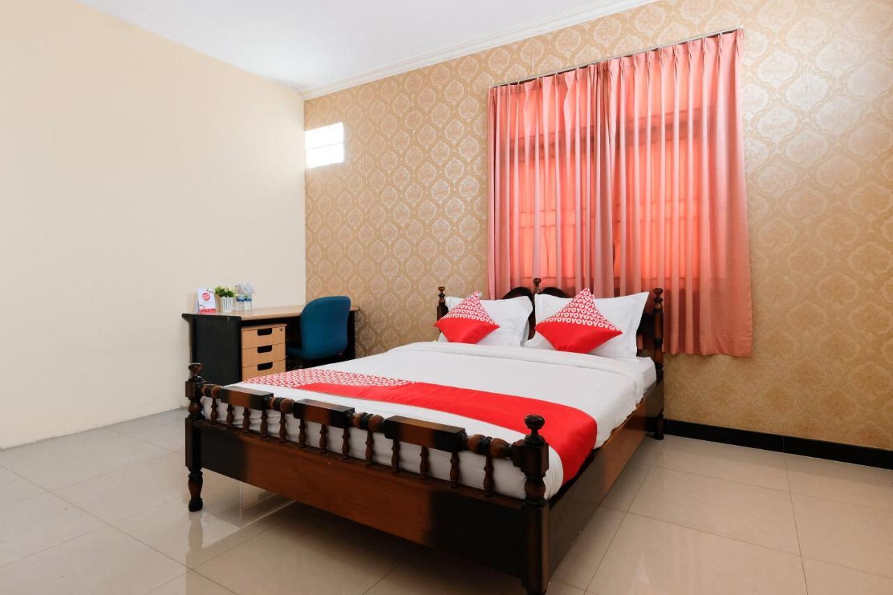 Oyo 338 Guest House Omah Manahan Syariah Surakarta  Экстерьер фото