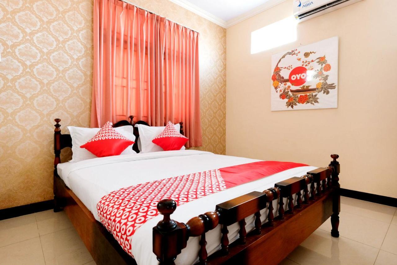 Oyo 338 Guest House Omah Manahan Syariah Surakarta  Экстерьер фото