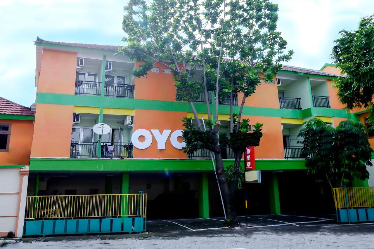 Oyo 338 Guest House Omah Manahan Syariah Surakarta  Экстерьер фото