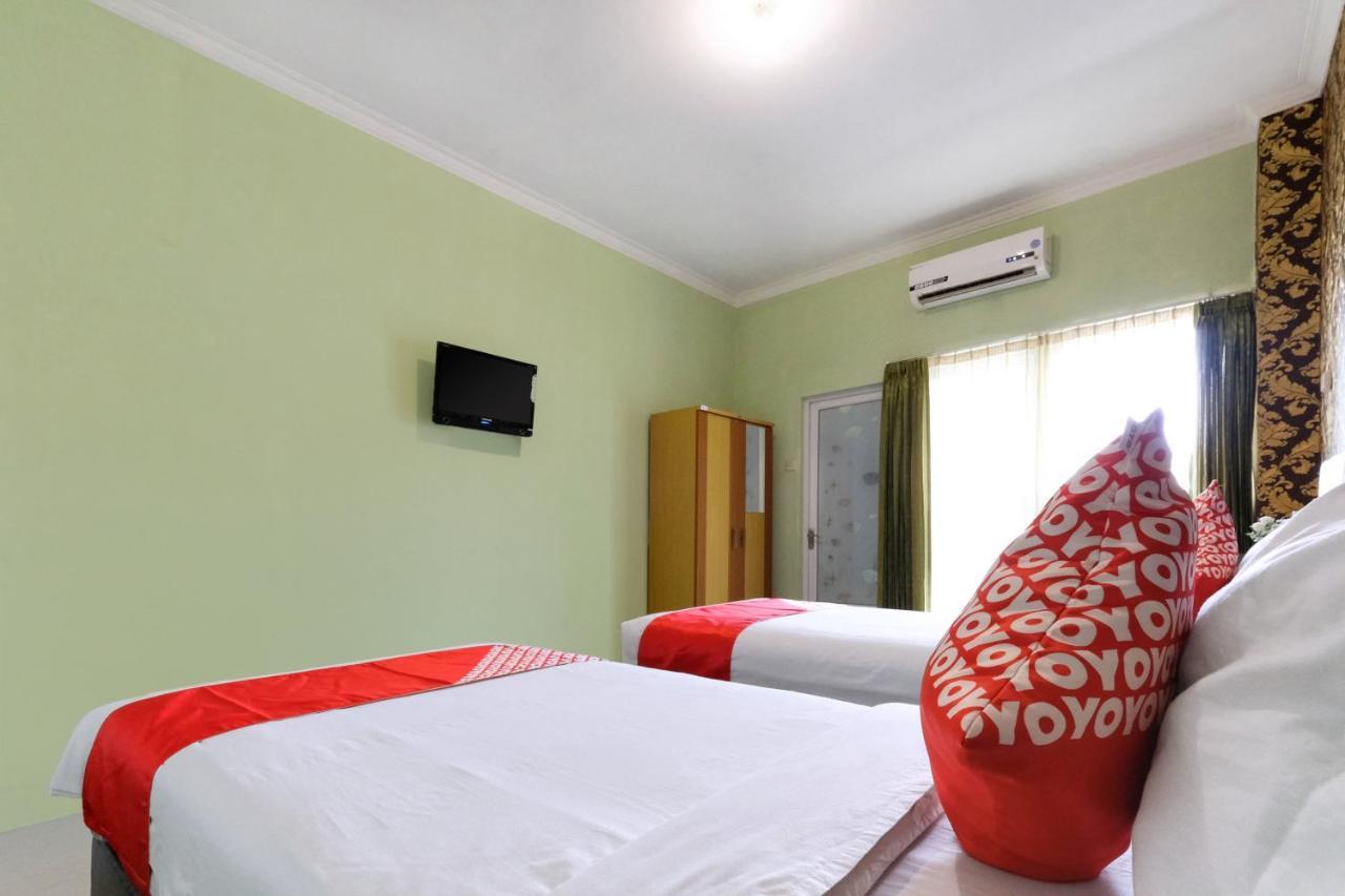 Oyo 338 Guest House Omah Manahan Syariah Surakarta  Экстерьер фото