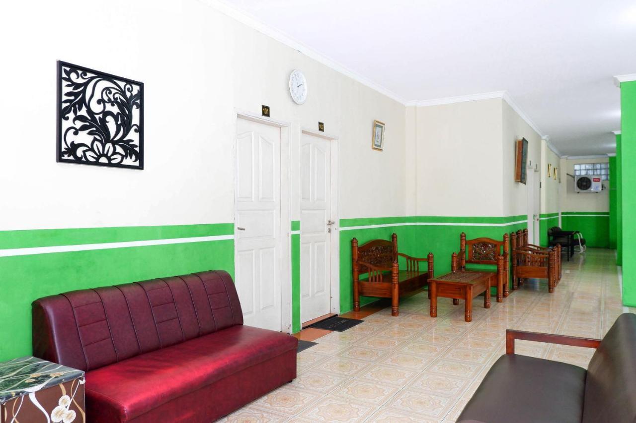 Oyo 338 Guest House Omah Manahan Syariah Surakarta  Экстерьер фото
