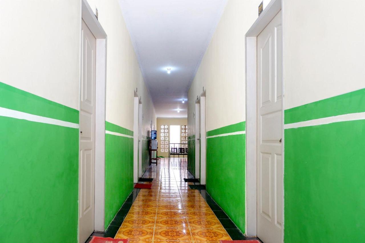 Oyo 338 Guest House Omah Manahan Syariah Surakarta  Экстерьер фото