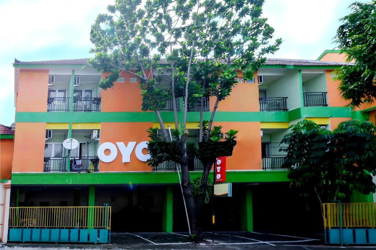 Oyo 338 Guest House Omah Manahan Syariah Surakarta  Экстерьер фото