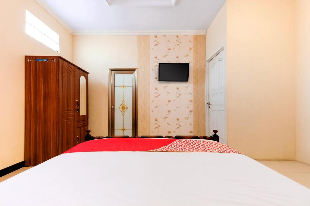 Oyo 338 Guest House Omah Manahan Syariah Surakarta  Экстерьер фото