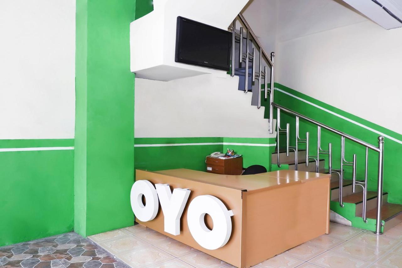 Oyo 338 Guest House Omah Manahan Syariah Surakarta  Экстерьер фото